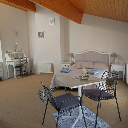 Les Chenets Bed and Breakfast