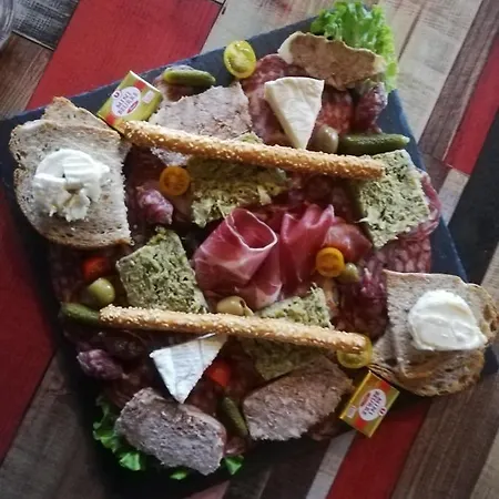 Les Chenets Bed and Breakfast