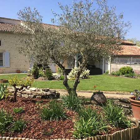 Les Chenets Bed and Breakfast Chenay (Deux-Sevres)