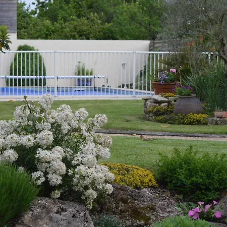 Les Chenets Bed & Breakfast 3*