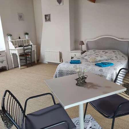 Les Chenets Bed and Breakfast Chenay (Deux-Sevres)
