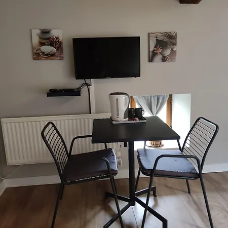Les Chenets Bed & Breakfast 3*