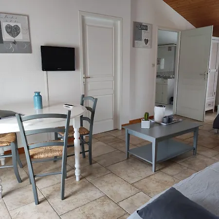 Les Chenets Bed & Breakfast Chenay (Deux-Sevres)