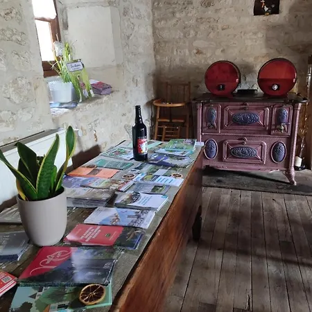 Les Chenets Bed and Breakfast Chenay (Deux-Sevres)