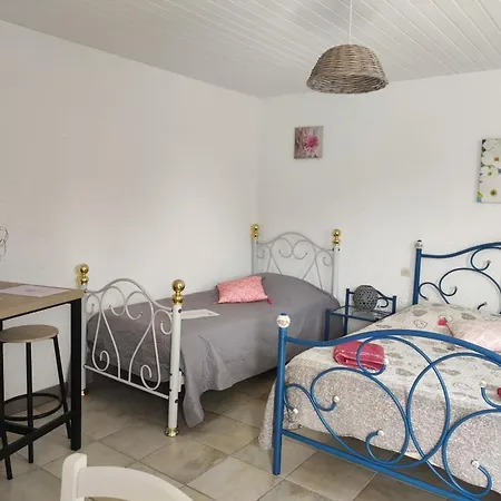 Les Chenets Bed and Breakfast 3*