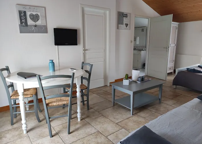 Les Chenets Bed & Breakfast Chenay (Deux-Sevres)